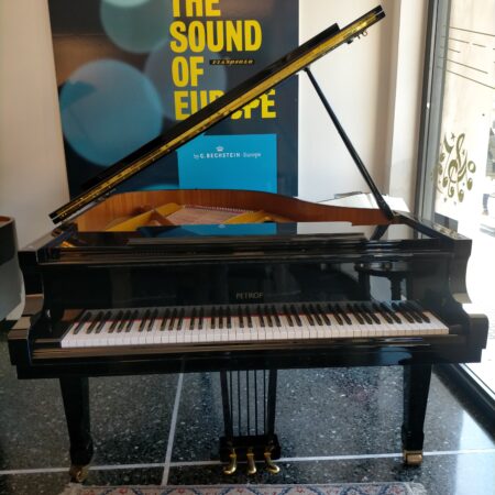 Pianoforte a coda Petrof