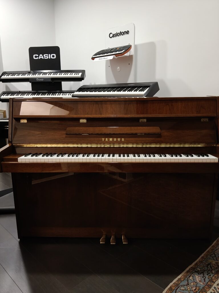 Yamaha C 108